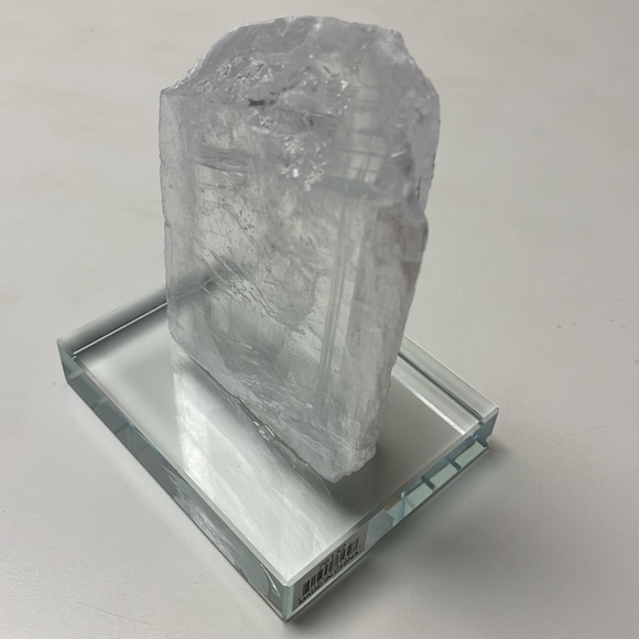 Natural Quartz Stone Tower with the Glass Base. - Picture 7 of 8